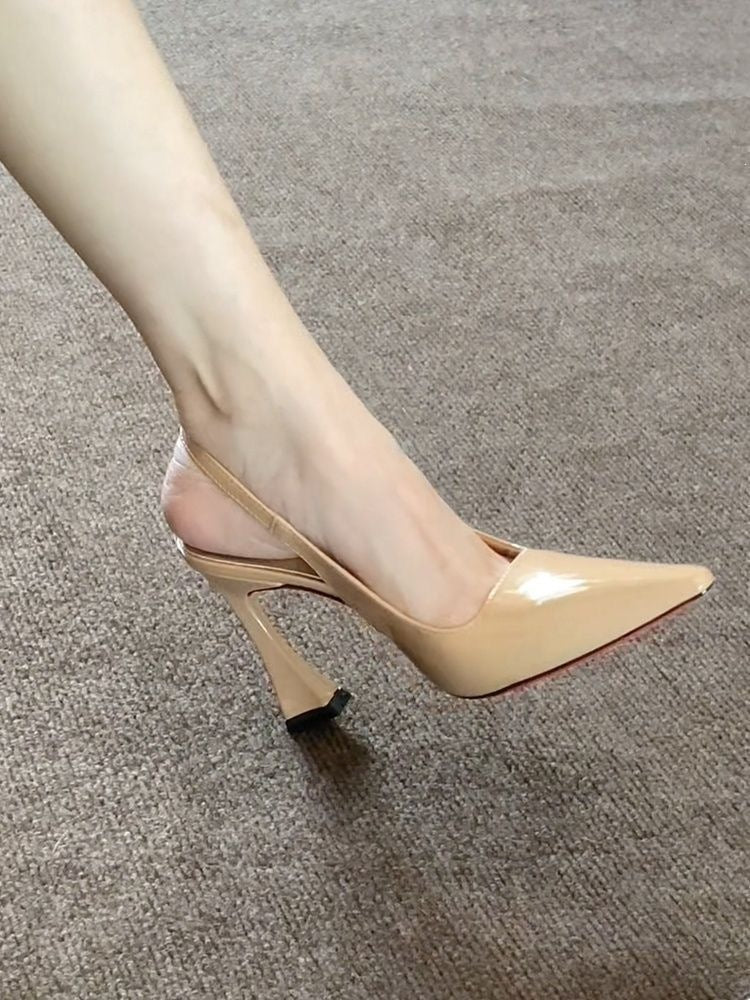 4366 patent leather pump