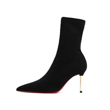 2724 pointed-toe ankle boots