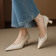 2638 Pointy-toe leather high heel pumps