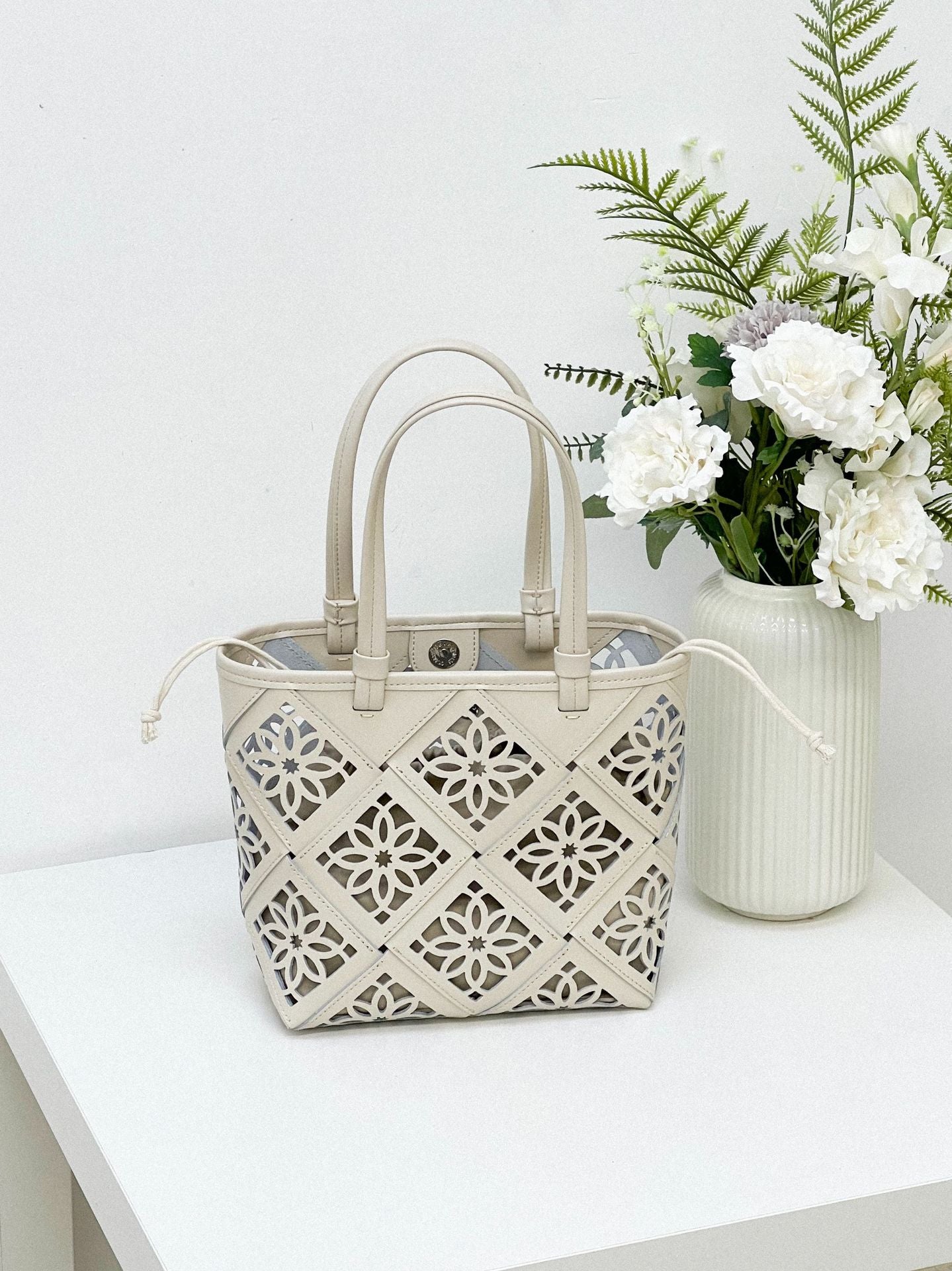 2340 hollowed-out genuine leather handbag