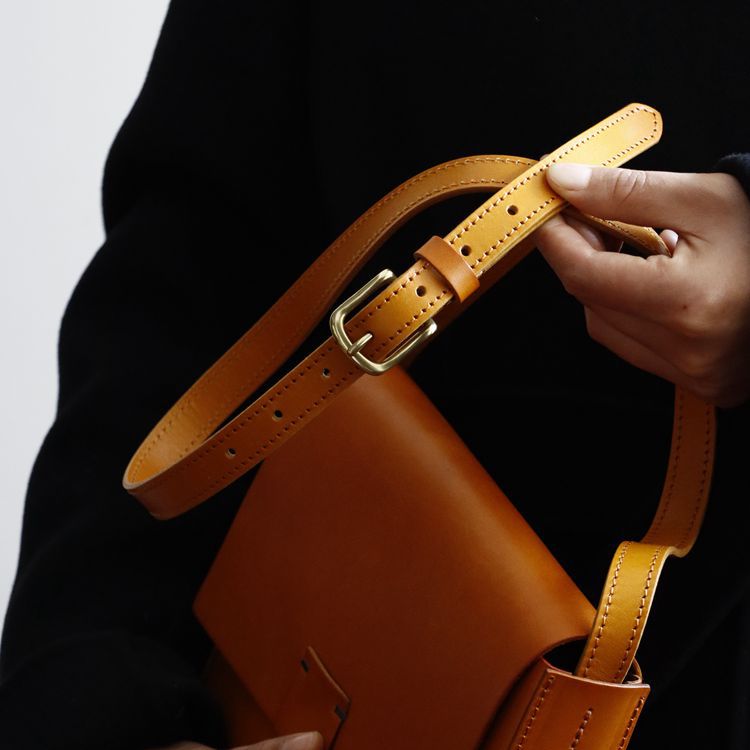 1734 small women flap messenger bag