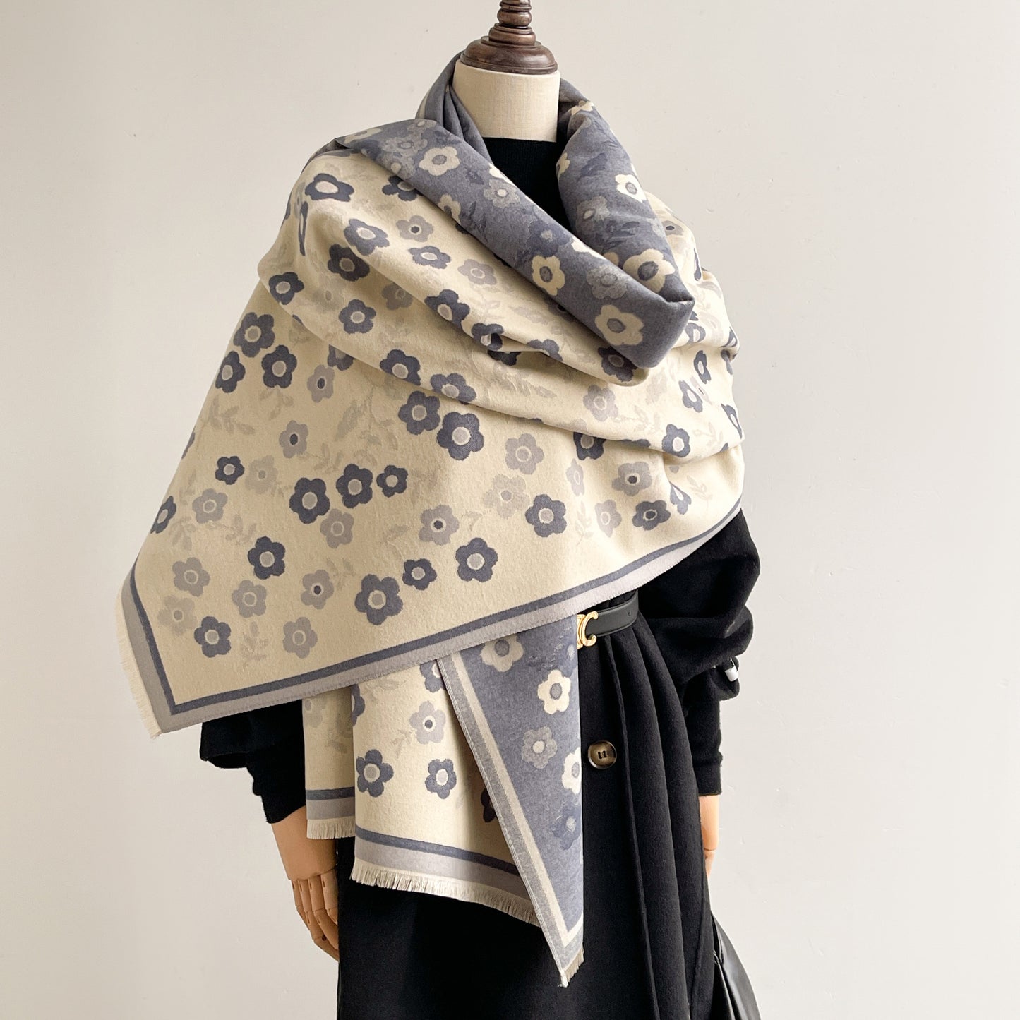 3322Women scarf