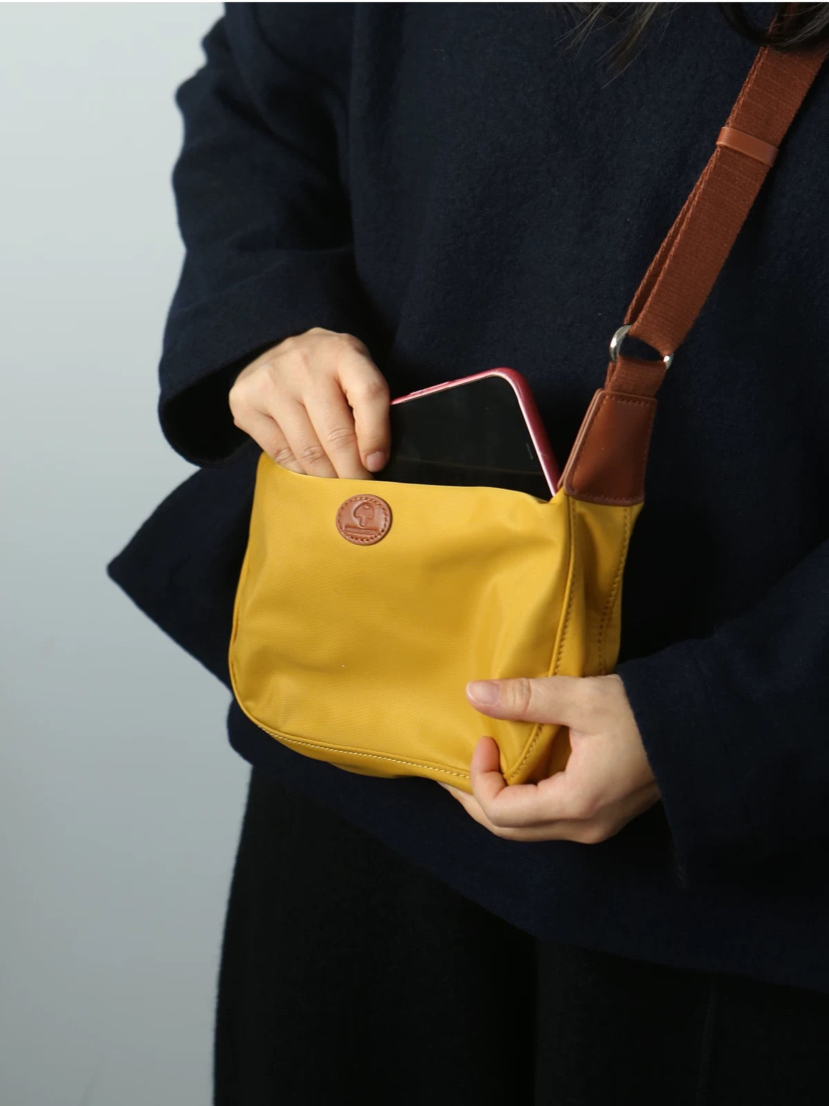 4245 canvas crossbody bag