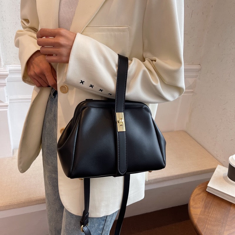 3542 Shoulder Bag