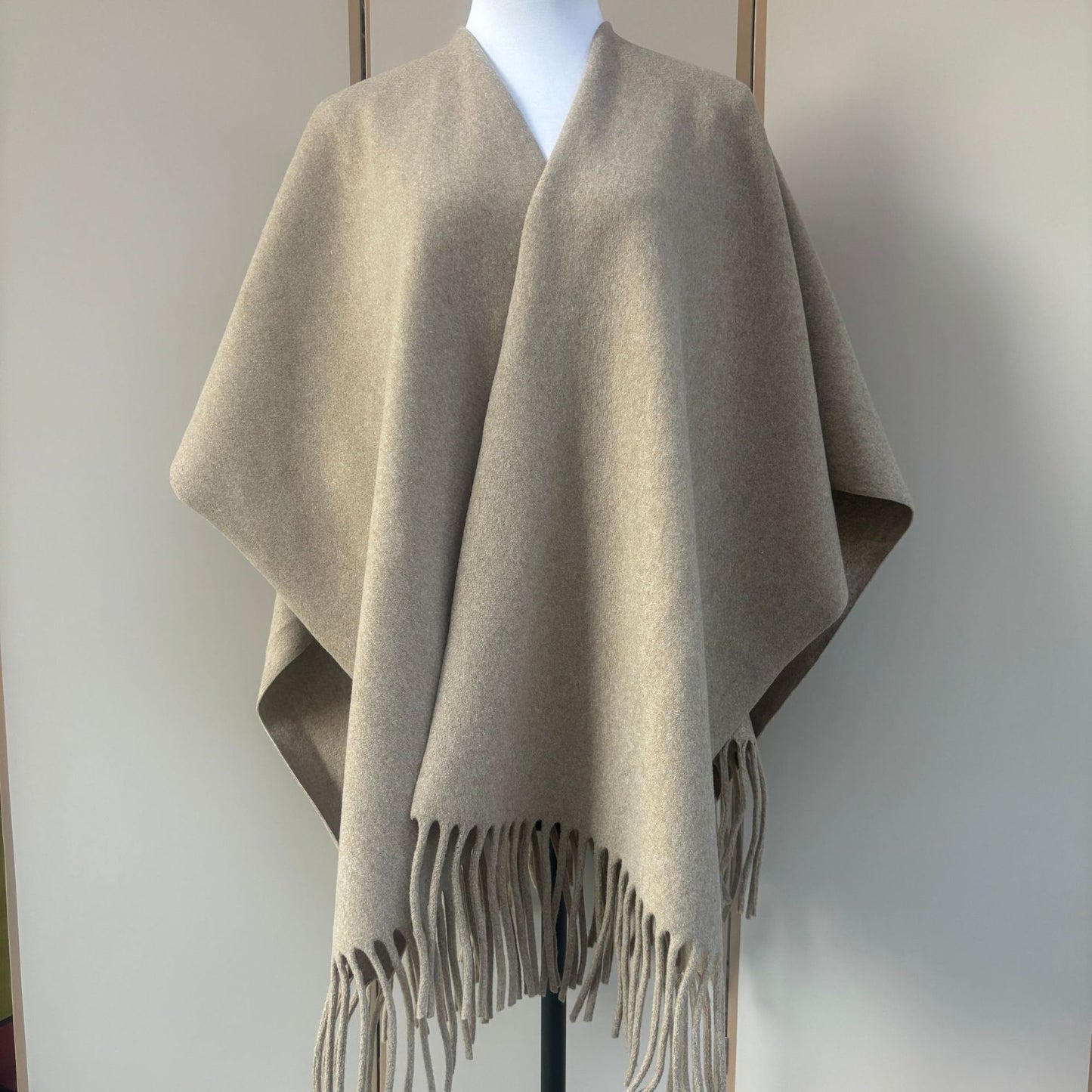 3395Classic shawl