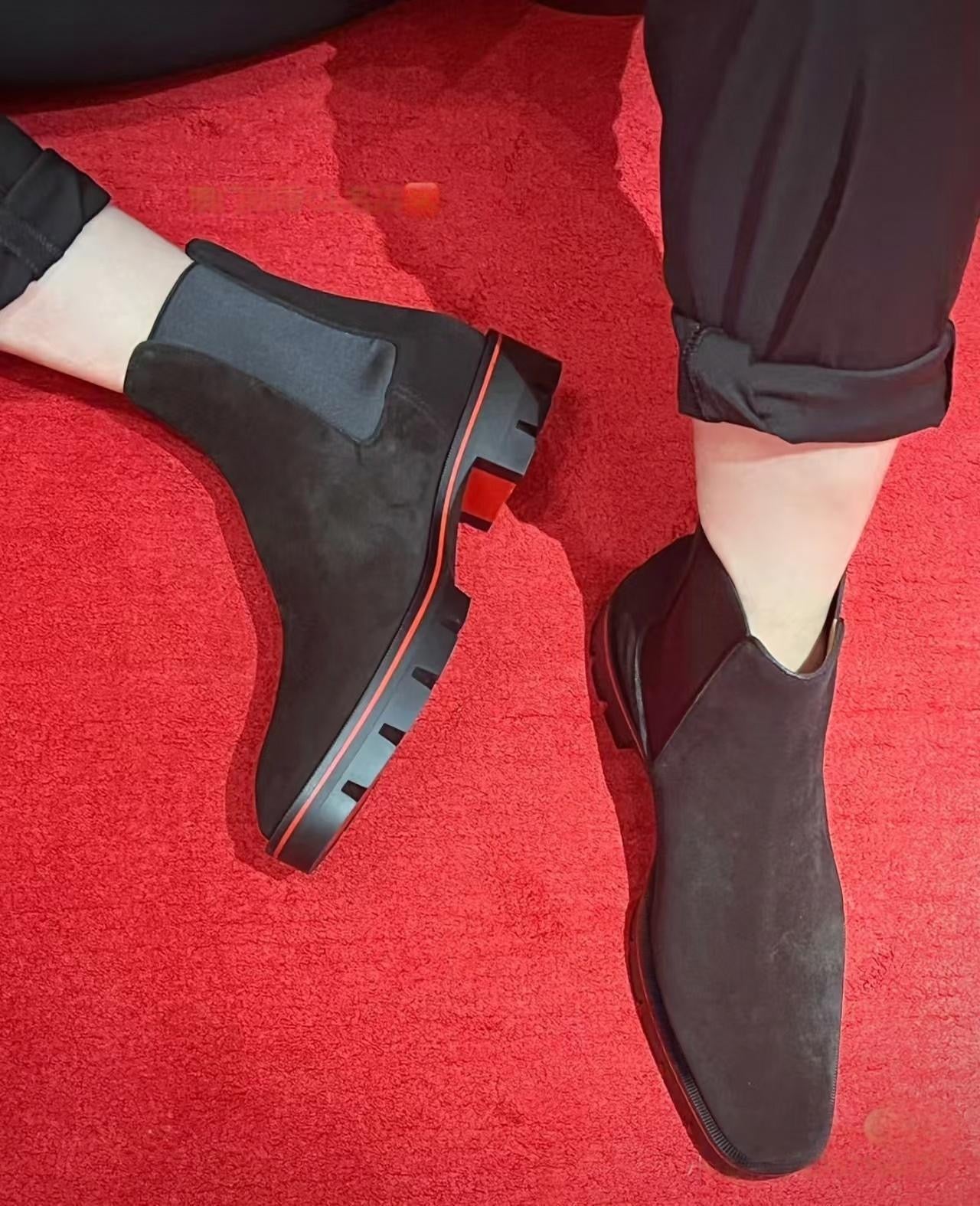 3929 Fashionable leather boots