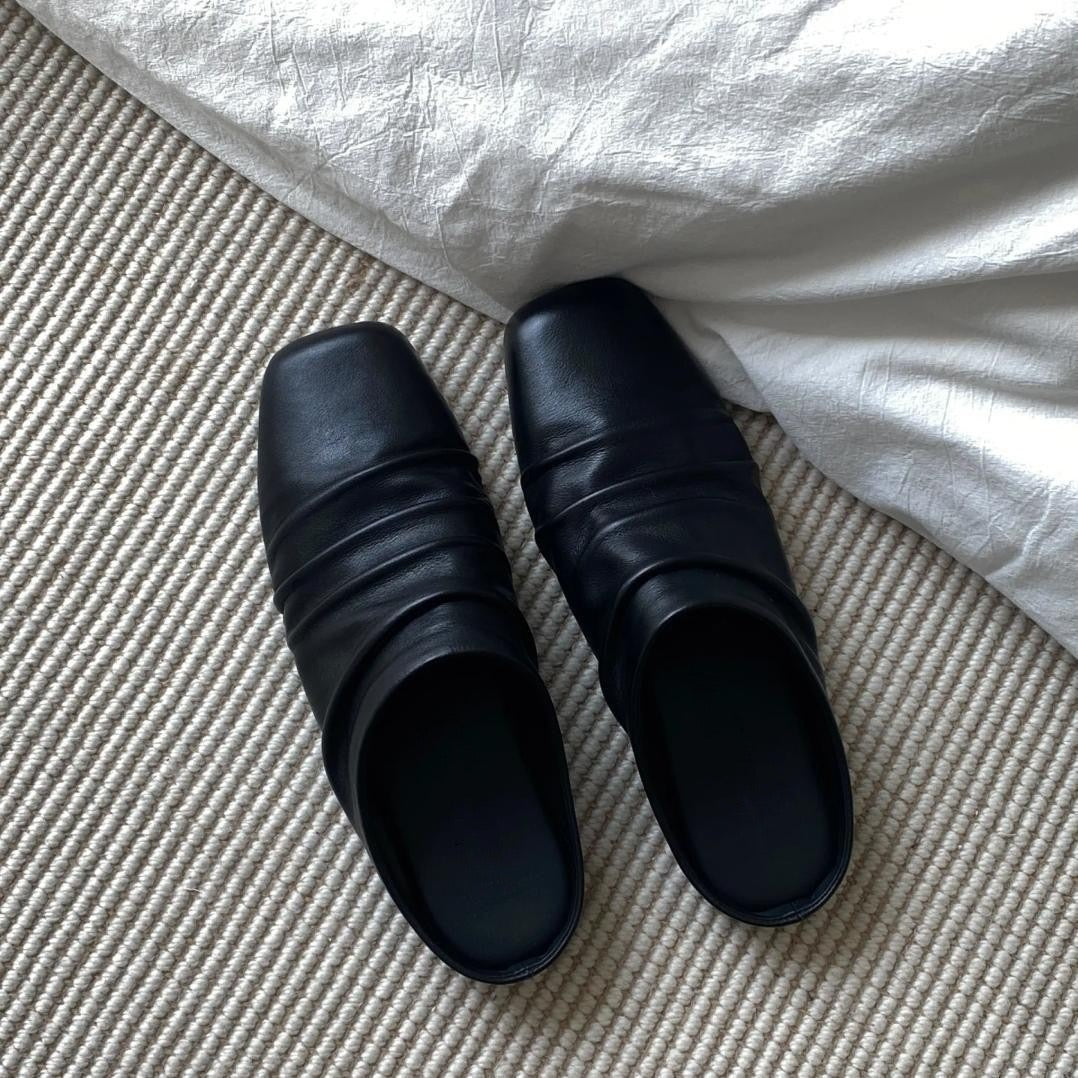 3673Leather slippers