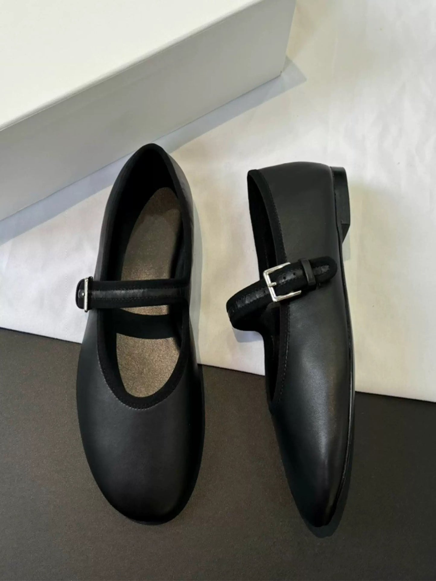 4512 genuine leather flat