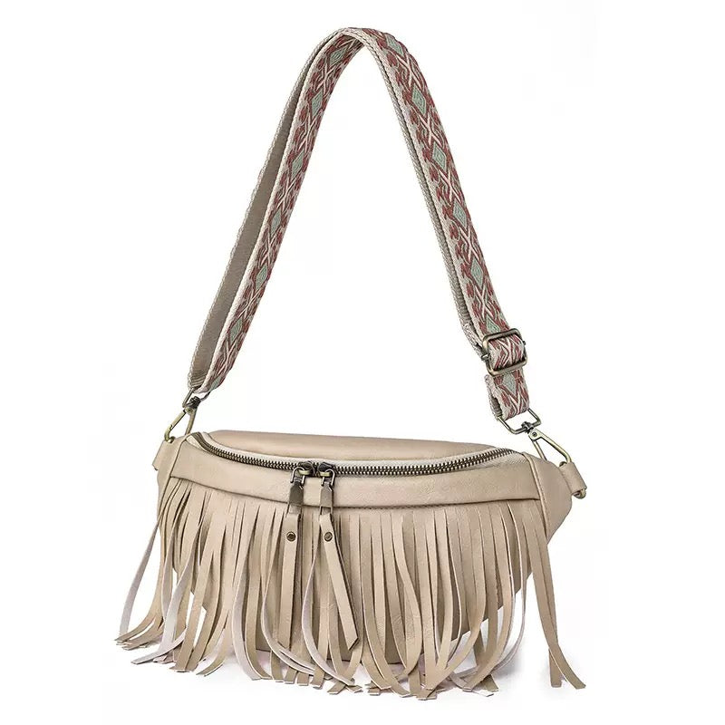 4762Fringed crossbody bag