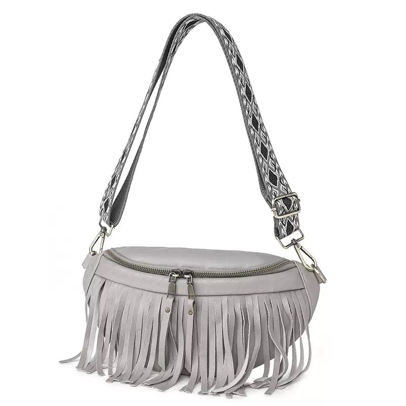 4762Fringed crossbody bag