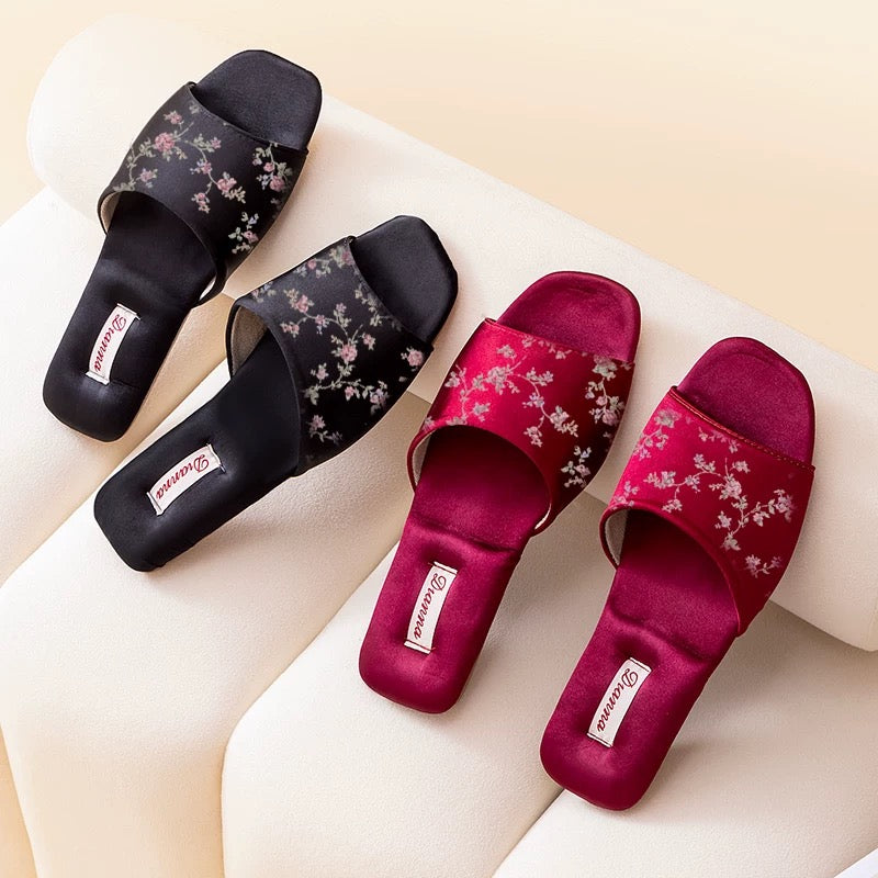 4340 embroidery women slide