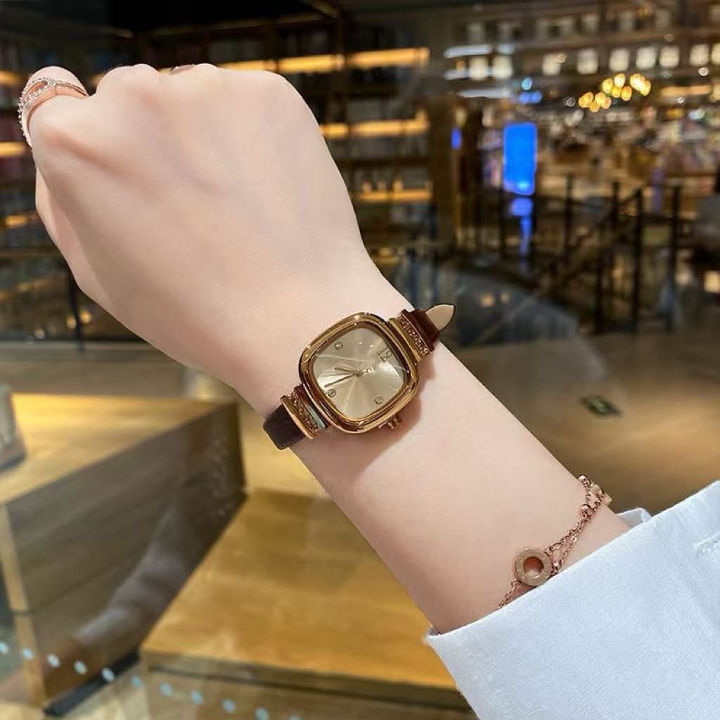 2605 Fashion Rectangle Women Quartz Watch