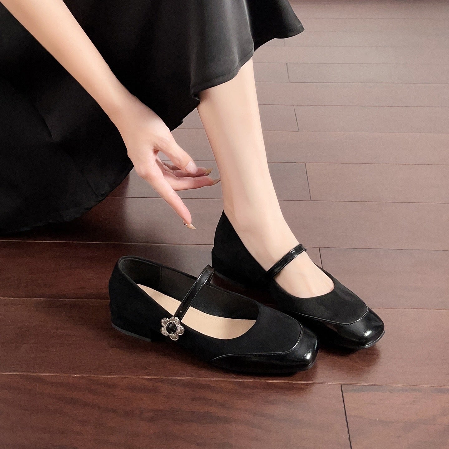 3935 Designer Women‘s Pumps