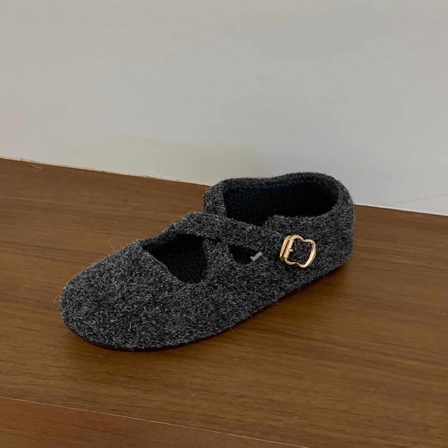 3749 Women‘s Fleece-Lined Flats