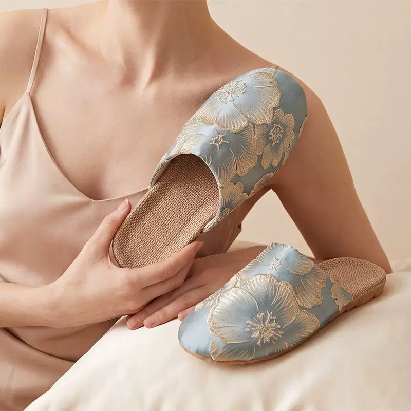 4852Women's slippers