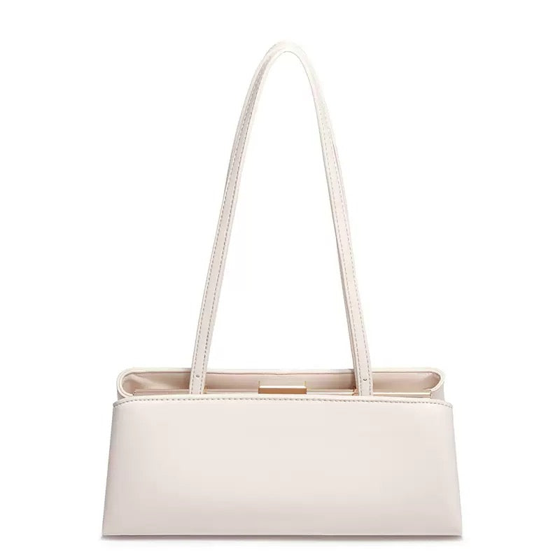 4902Classic handbag