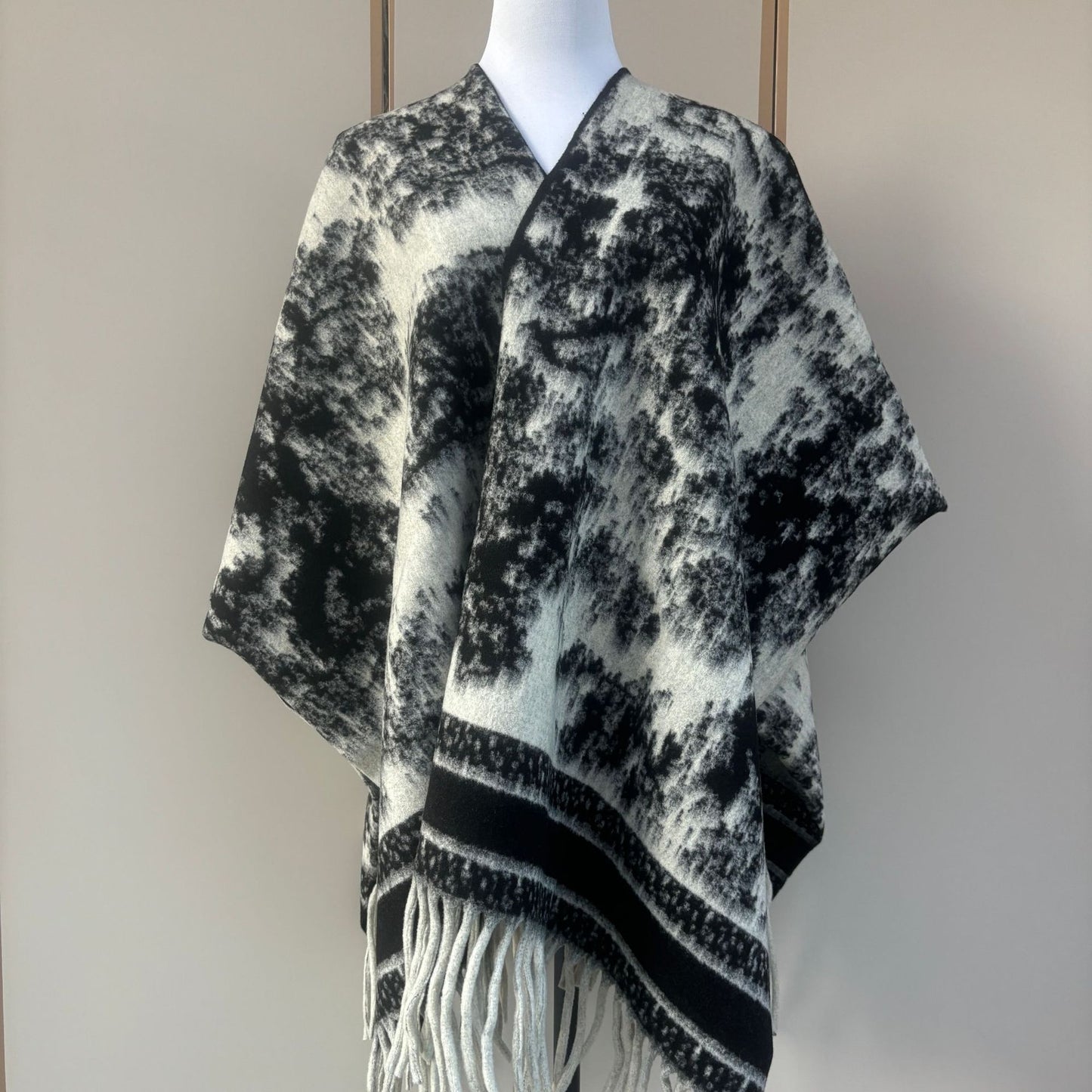 3395Classic shawl