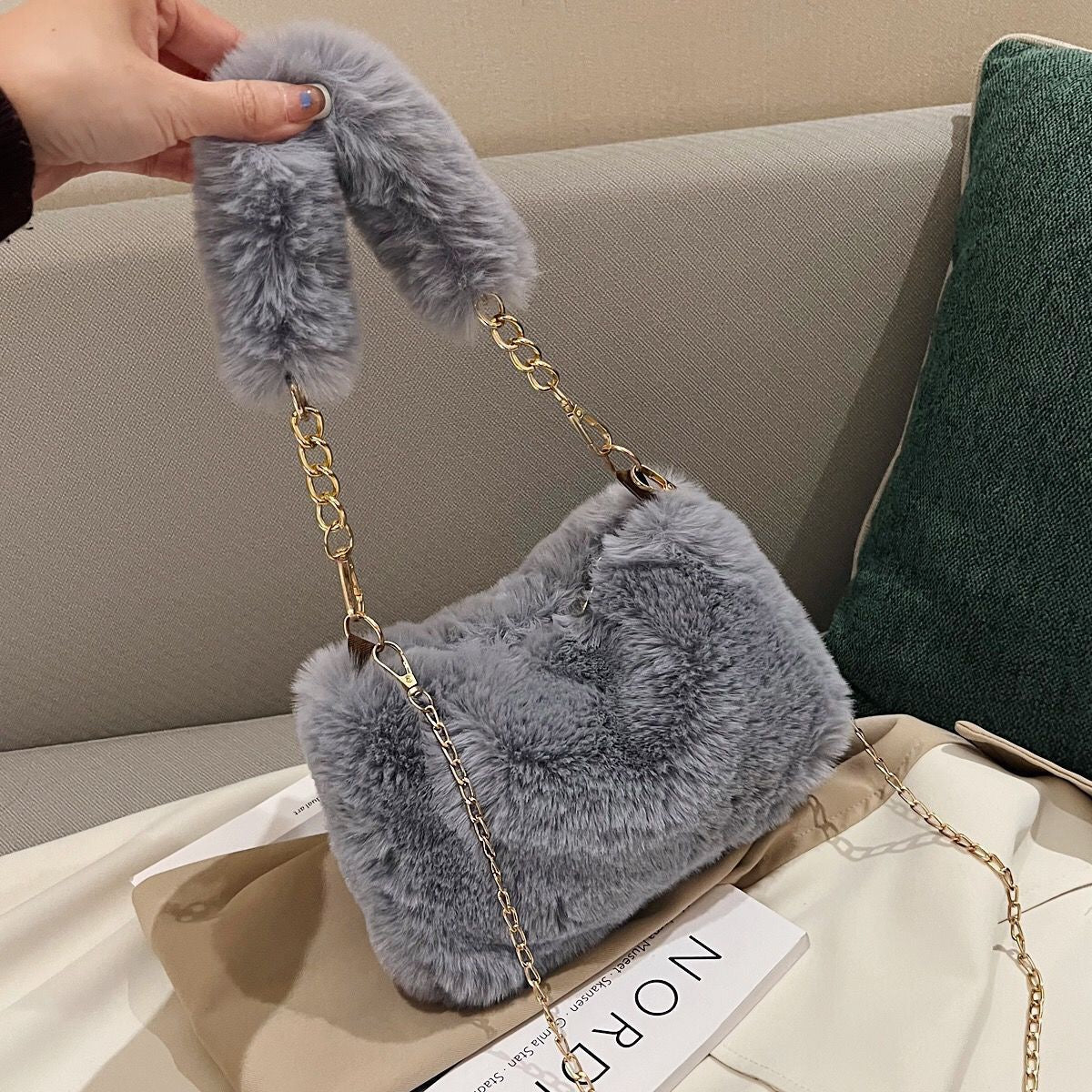 3685 Chic Shoulder Bag