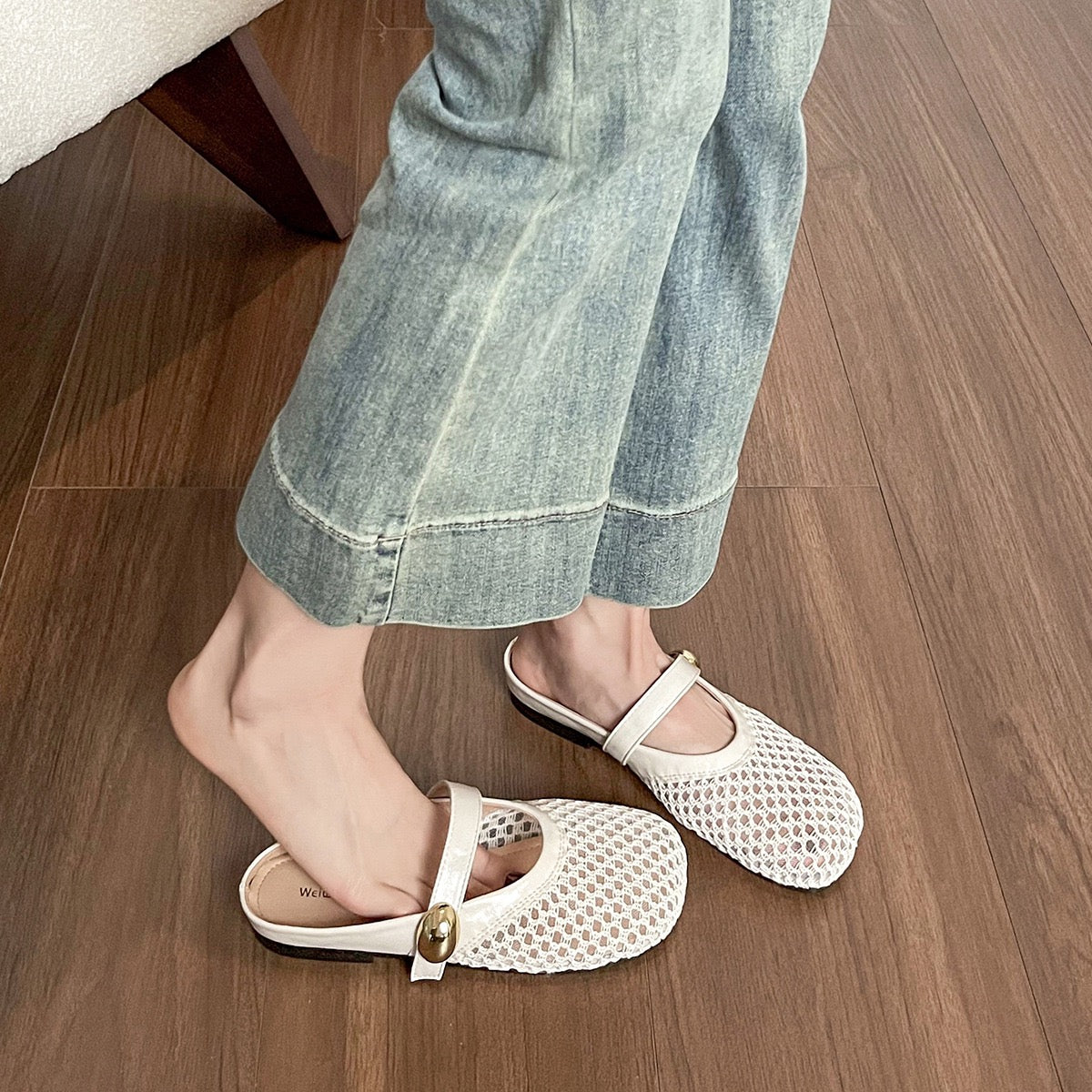 4136 Fashionable Cut-out Flats
