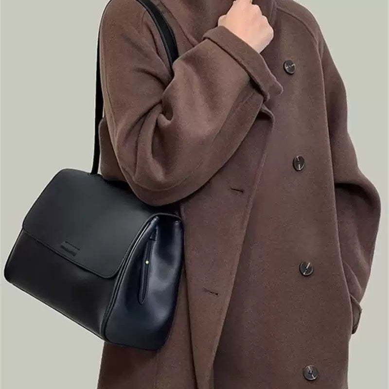 4920Fashionable, high-quality handbags