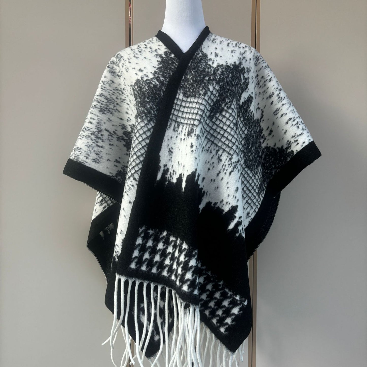 3395Classic shawl
