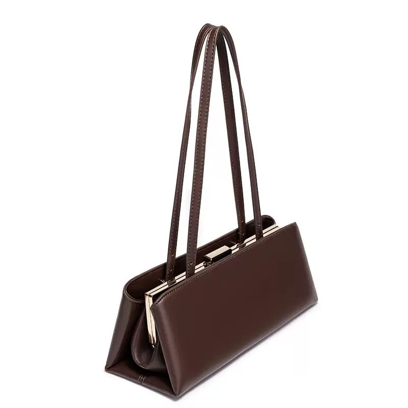 4902Classic handbag