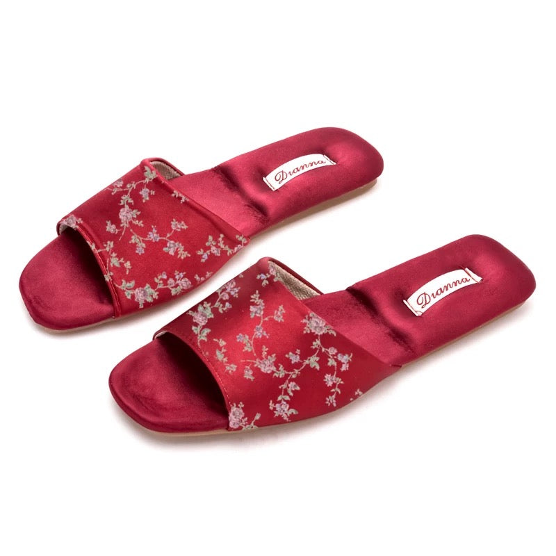 4340 embroidery women slide