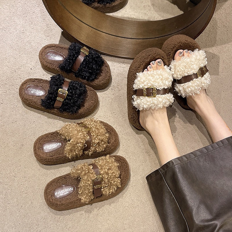 3240 Plush Slippers