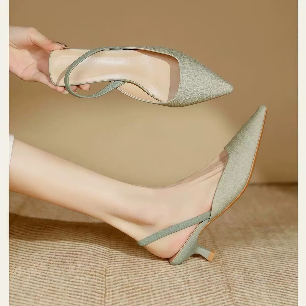 4782fashionable sandals