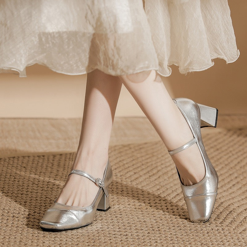 4042 Square-toed Mary Jane pumps