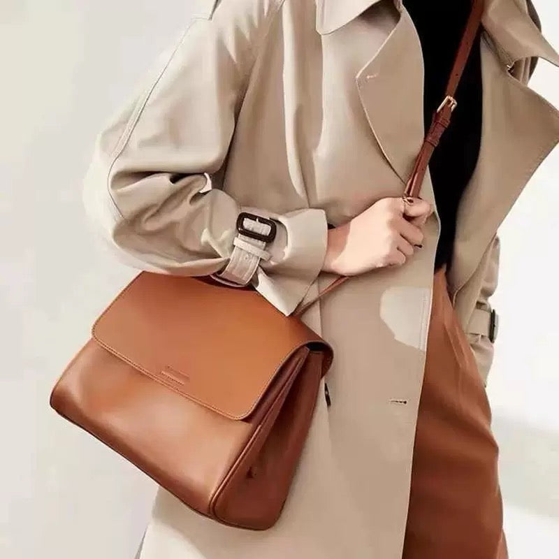 4920Fashionable, high-quality handbags