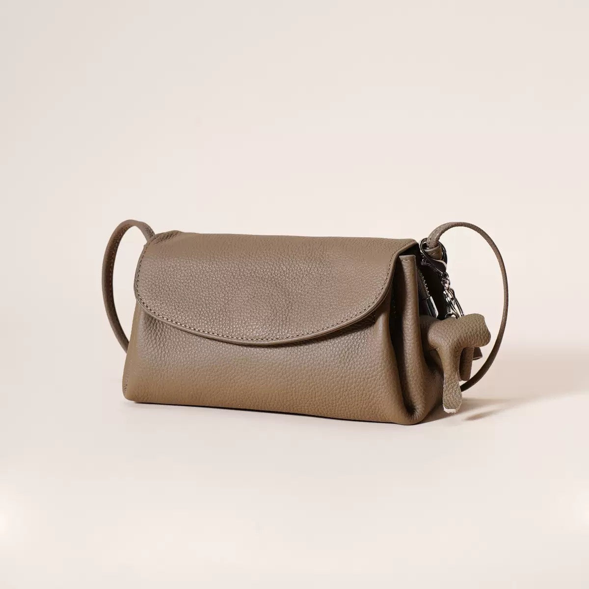 4716Classic crossbody bag