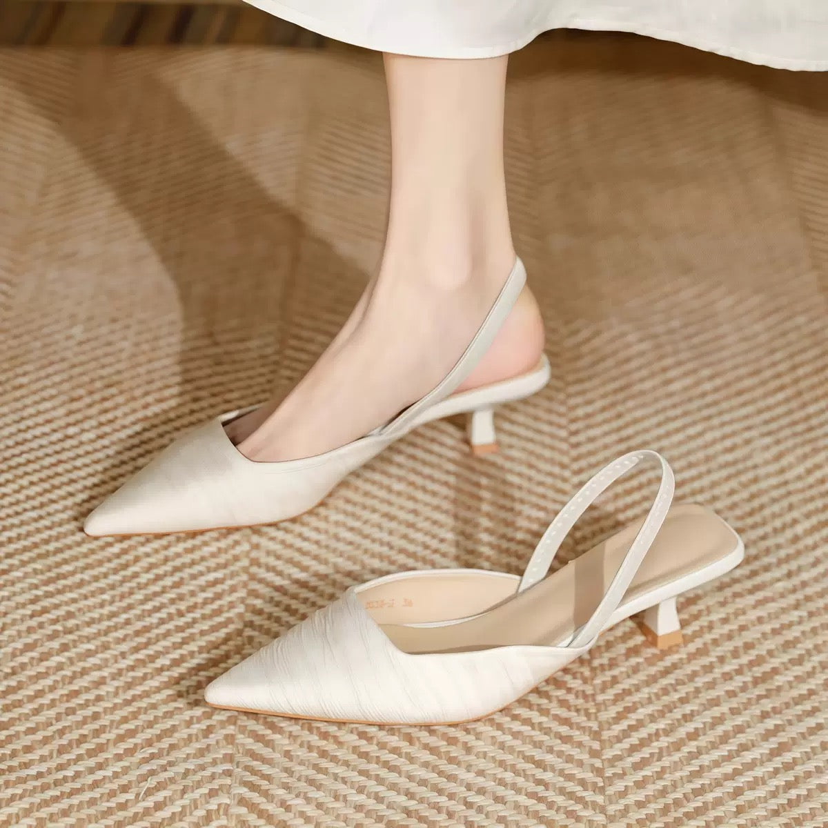 4782fashionable sandals