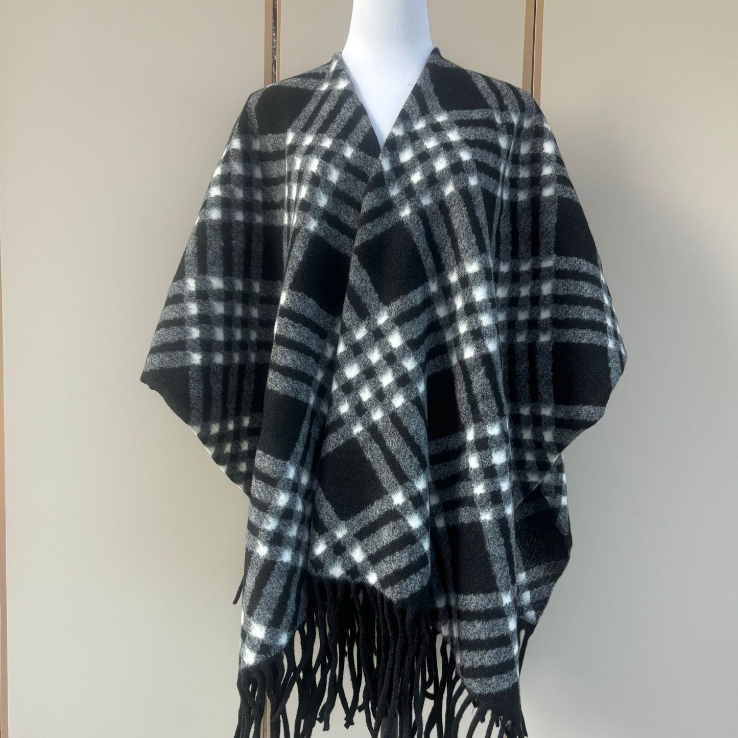 3395Classic shawl