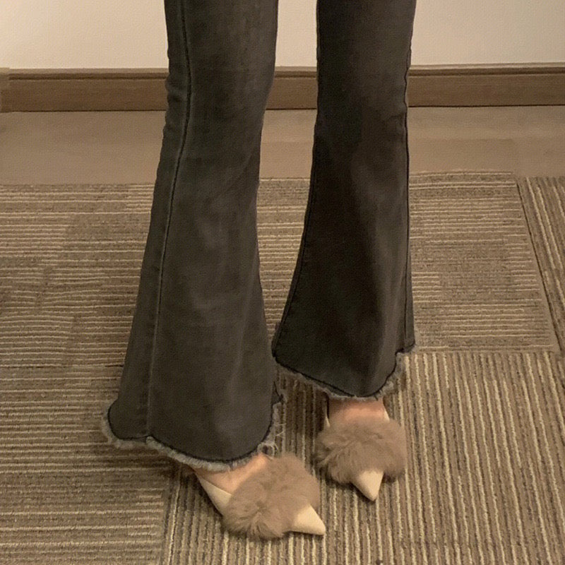 3669 Fur-trimmed high heels