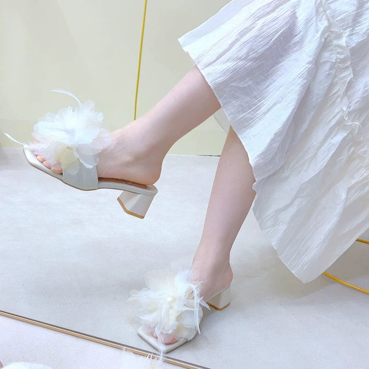 4555 feather sandals