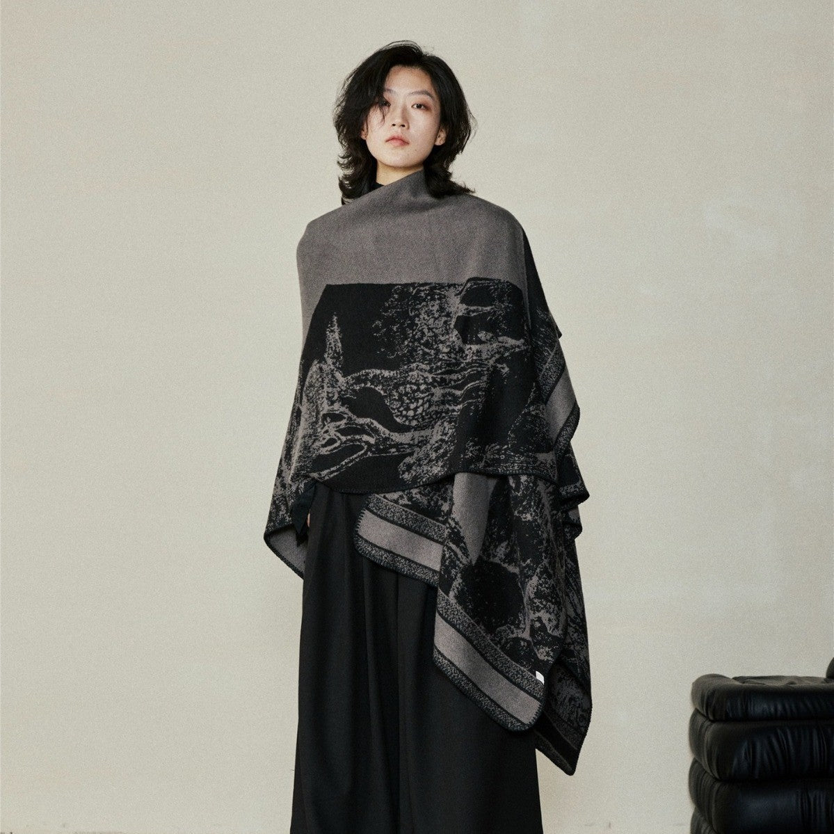 3323Classic shawl