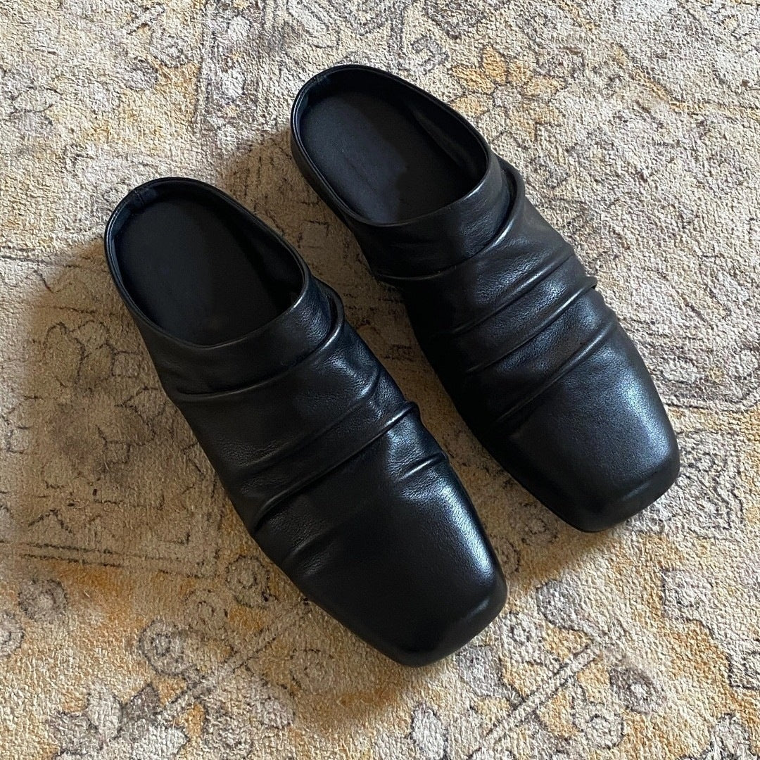 3673Leather slippers