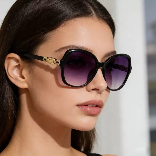 4830Fashionable women's sunglasses