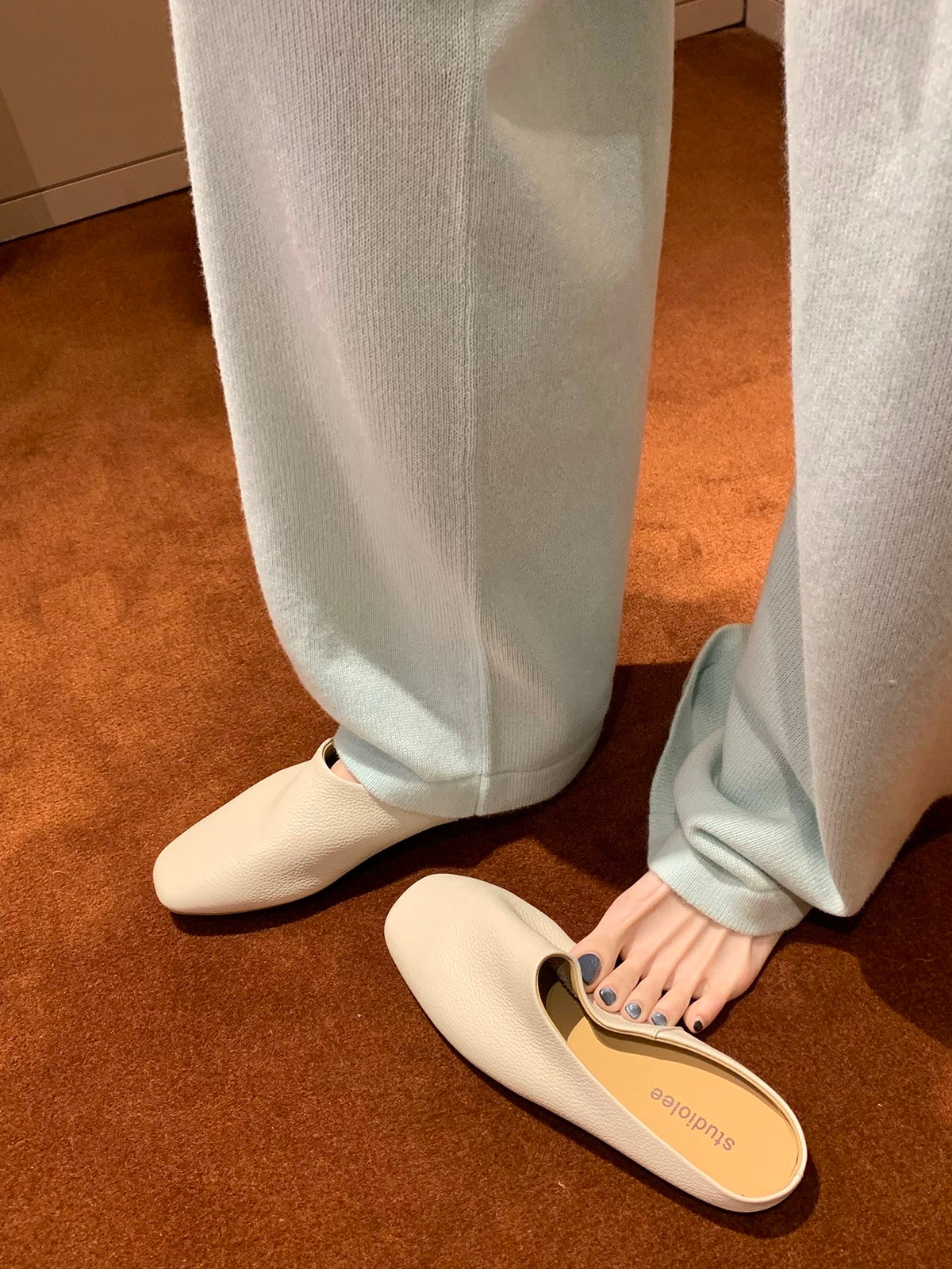 4429 genuine leather mules