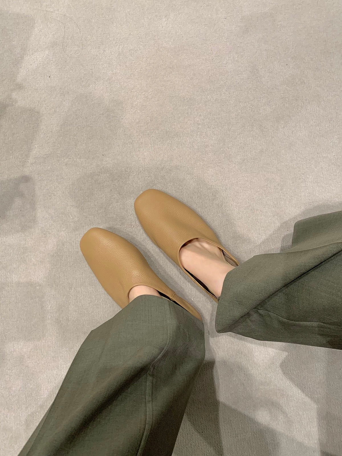 4429 genuine leather mules