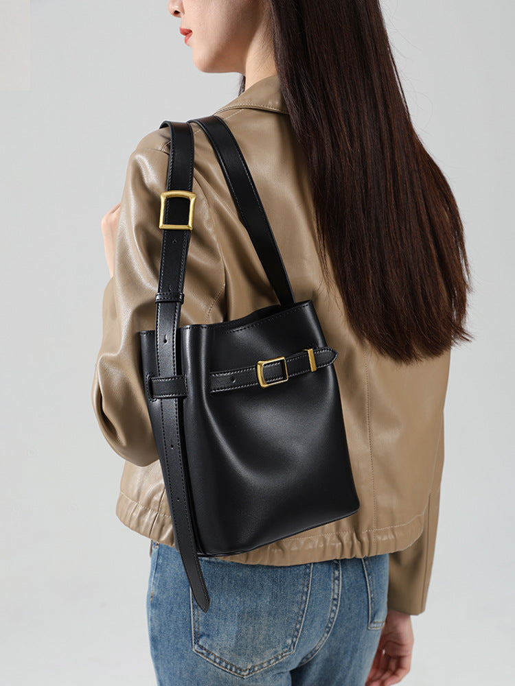 2861Classic messenger bag