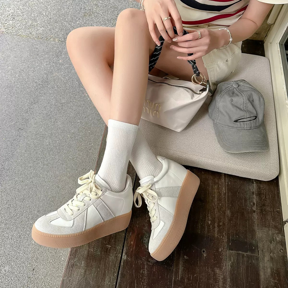 5209Fashionable women's shoes