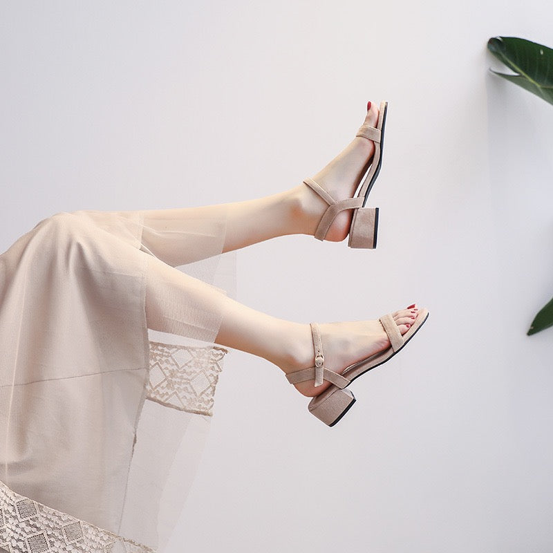 4210 Fashionable Square-Toe Sandals