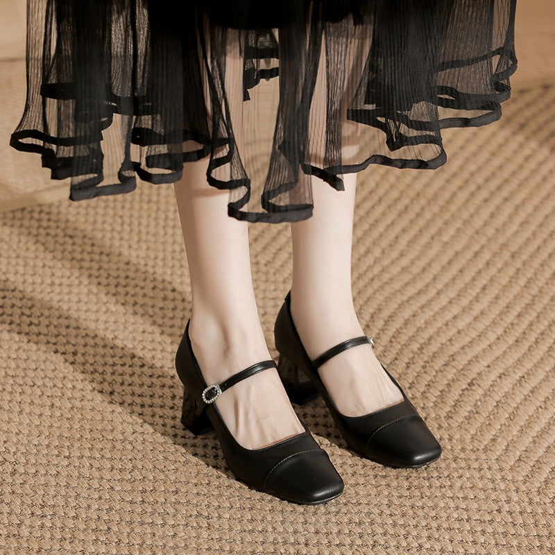 4042 Square-toed Mary Jane pumps
