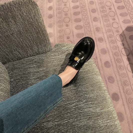 4380 patent leather loafer