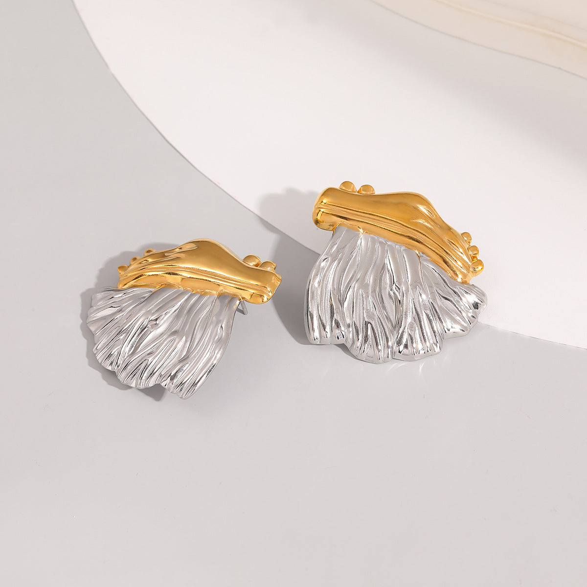 3248Classic earrings