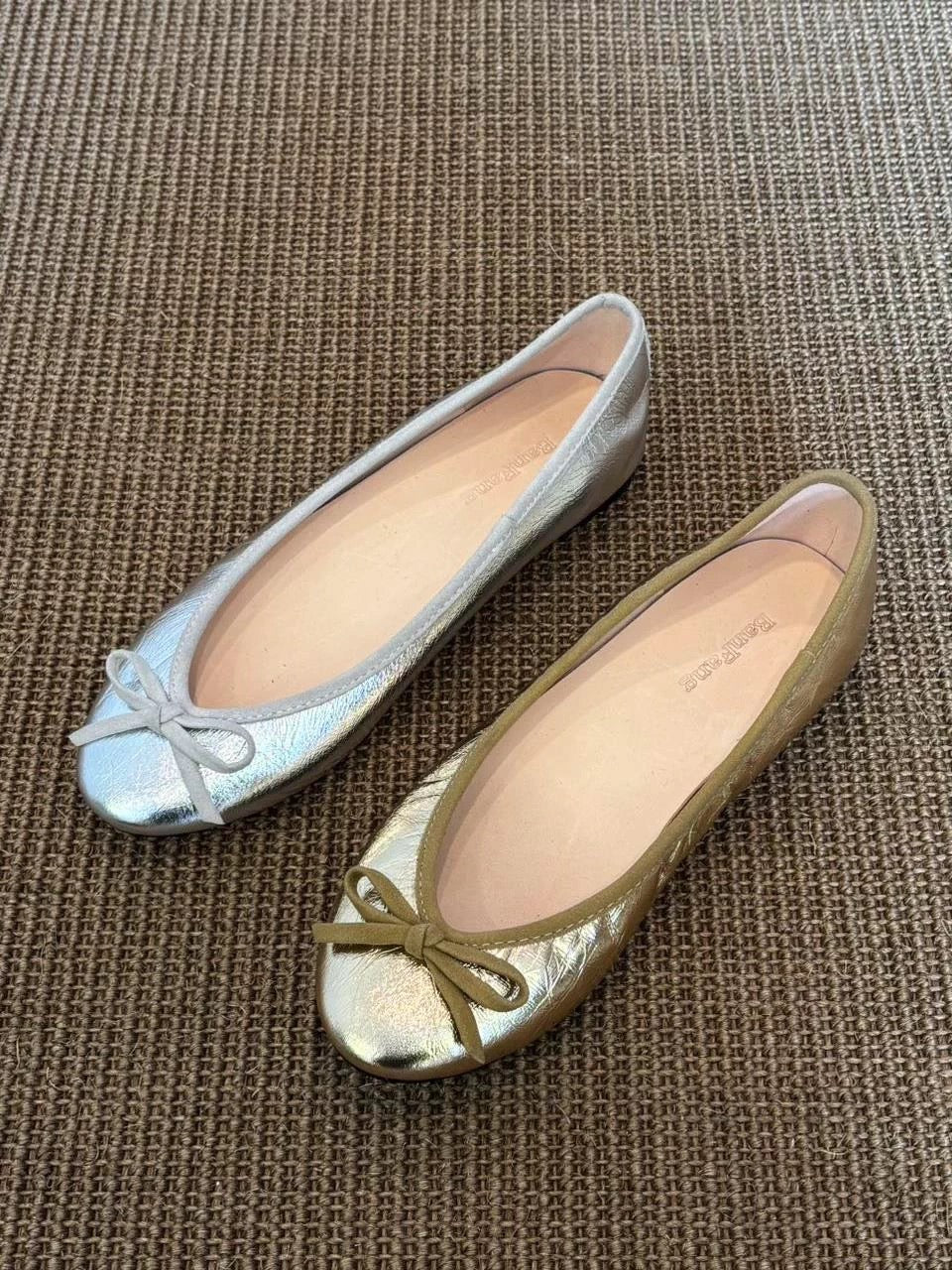 4613 patent leather flats