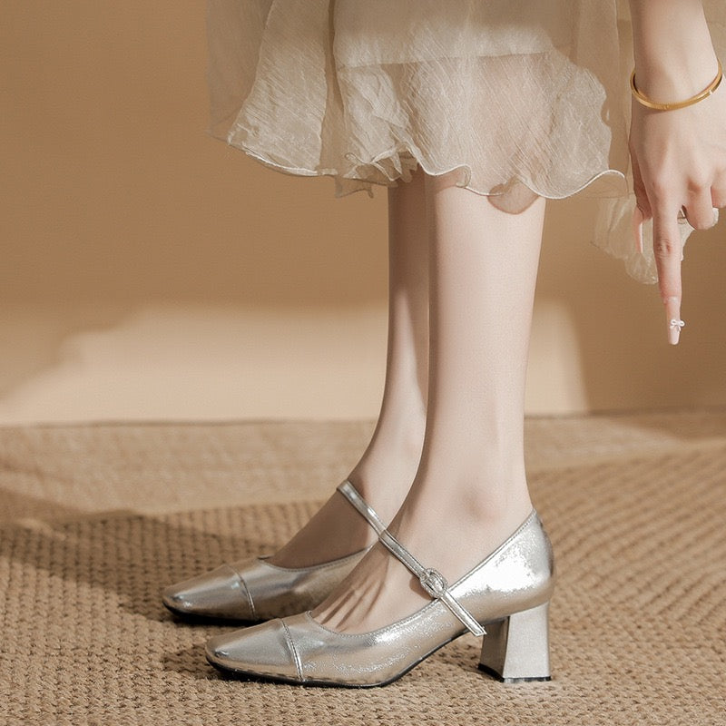 4042 Square-toed Mary Jane pumps