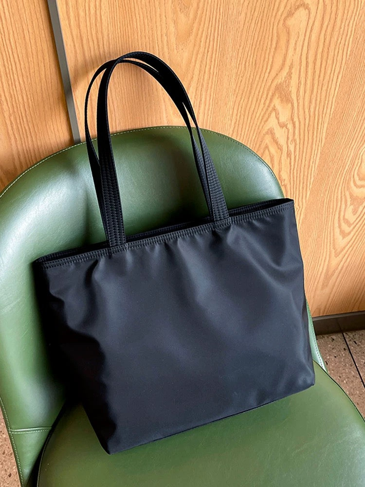 4872 nylon handbag